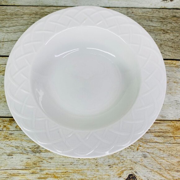 Oneida PICNIC  All White Embossed Rim Stoneware Round 9" Rim Soup Bowl Set of 4 - Picture 8 of 16